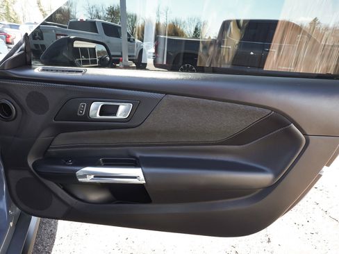 Used 2025 Ford Mustang Coupe RWD image 9