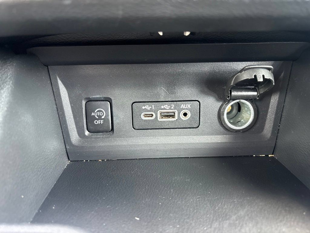Used 2024 Nissan Sentra SV w/ Lighting Package FWD image 31