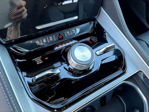 New 2025 Jeep Wagoneer L Series II w/ Convenience Group I image 18