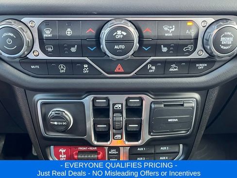 New 2025 Jeep Gladiator Rubicon image 17