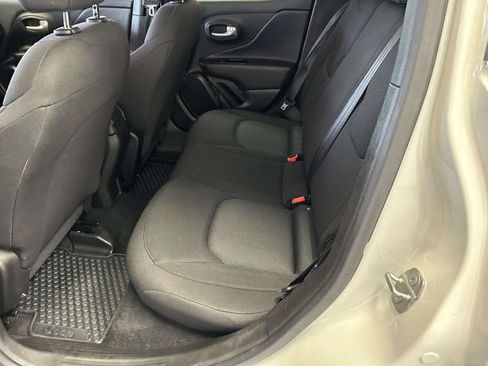 Used 2023 Jeep Renegade Latitude AWD/4WD image 14