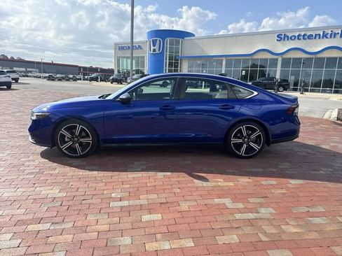 Used 2023 Honda Accord Sport image 3