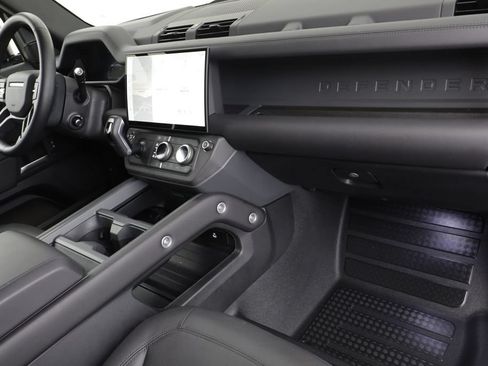 Certified 2026 Land Rover Defender 110 X-Dynamic SE AWD/4WD image 21