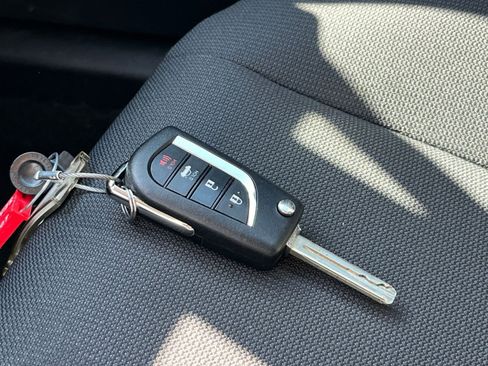 Used 2025 Toyota Corolla LE image 21