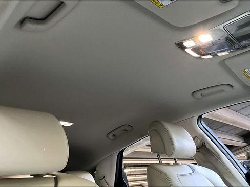 Used 2022 Genesis GV70 2.5T image 13