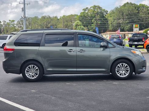 Used 2014 Toyota Sienna Limited image 4