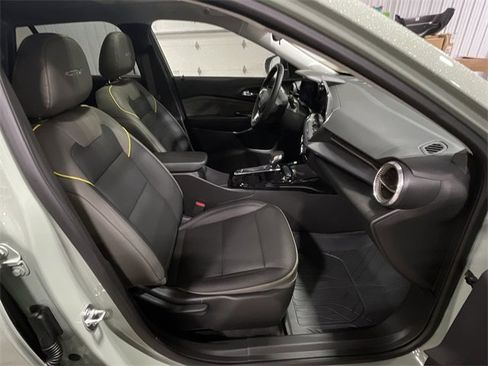 Used 2025 Chevrolet Trax ACTIV w/ Sunroof Package image 29