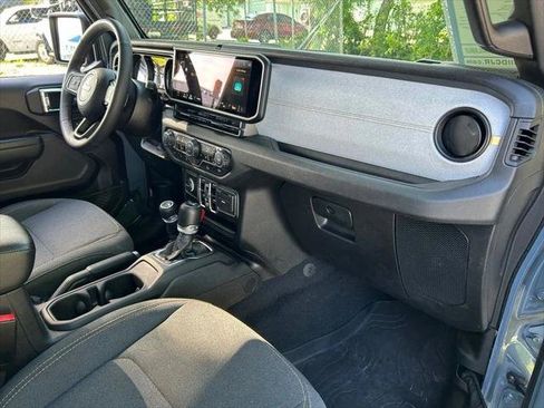 Certified 2025 Jeep Gladiator Sport AWD/4WD image 42