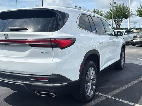 Used 2025 Buick Enclave Preferred AWD/4WD image 7