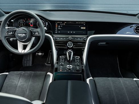 Certified 2025 Bentley Flying Spur Plug-In Hybrid AWD/4WD image 4