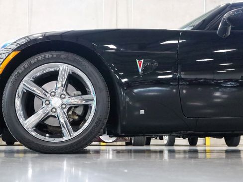 Used 2009 Pontiac Solstice GXP w/ Premium Package RWD image 14