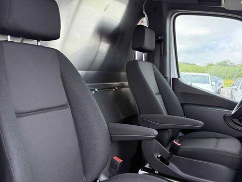 New 2025 Mercedes-Benz Sprinter 2500 image 18