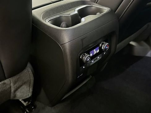 Used 2026 GMC Acadia Elevation w/ Elevation Premium Package AWD/4WD image 28