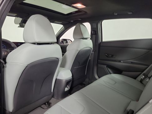 New 2025 Hyundai Elantra Limited image 33