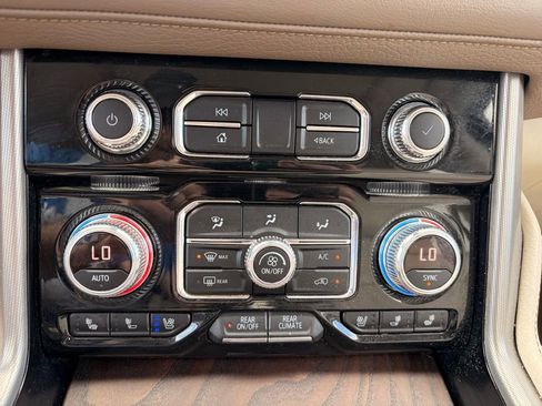 Used 2023 GMC Yukon Denali image 22