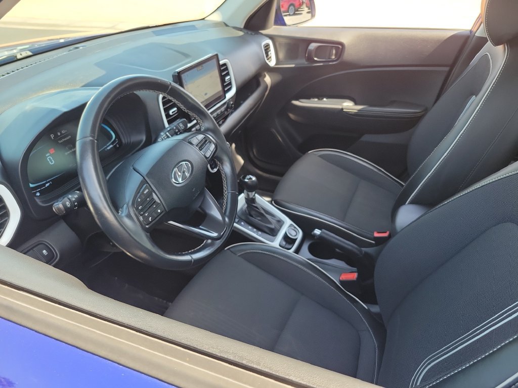 Used 2023 Hyundai Venue Limited FWD image 5