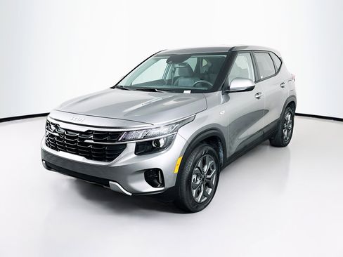 Used 2026 Kia Seltos LX AWD/4WD image 3