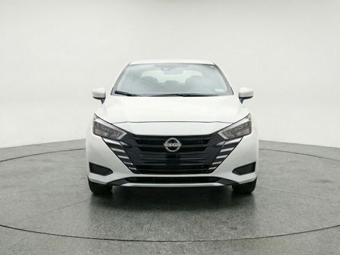 Used 2025 Nissan Versa SV image 2