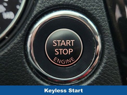 Used 2020 Nissan Rogue SV image 16