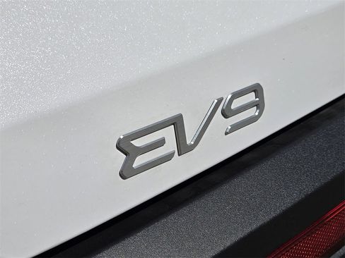 New 2026 Kia EV9 Light image 7