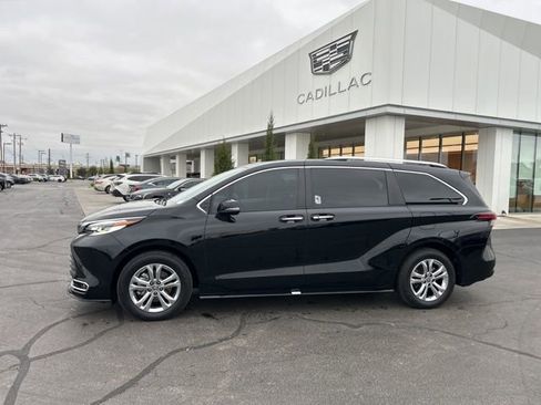 Used 2023 Toyota Sienna Platinum AWD/4WD image 1