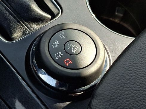 Used 2019 Ford Explorer XLT w/ Equipment Group 202A AWD/4WD image 24