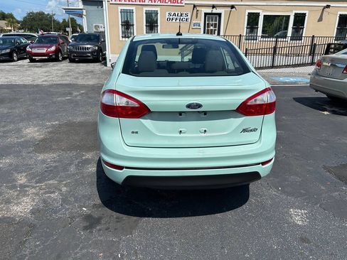 Used 2019 Ford Fiesta SE FWD image 4