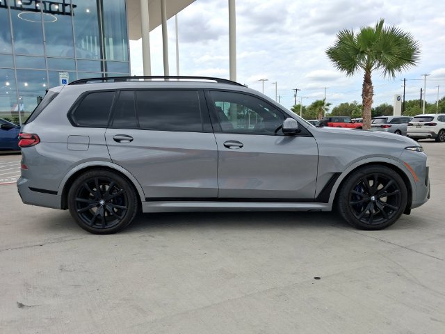 Used 2025 BMW X7 xDrive40i w/ M Sport Package AWD/4WD image 8