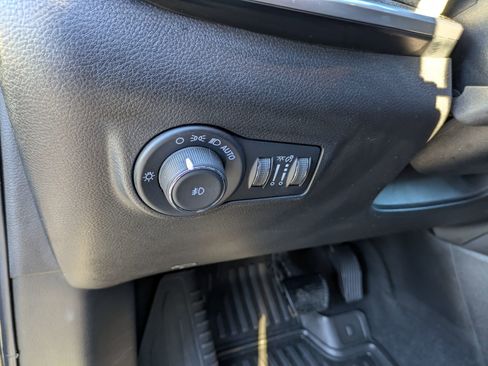 Used 2022 Jeep Compass Latitude image 17