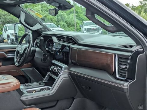 Used 2024 GMC Sierra 3500 Denali Ultimate AWD/4WD image 38