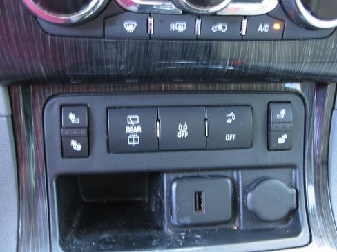 Used 2015 Chevrolet Traverse LT FWD image 16