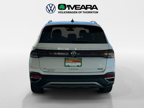 Certified 2025 Volkswagen Taos SE w/ Panoramic Sunroof Package image 4