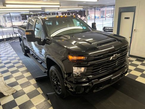 Used 2025 Chevrolet Silverado 2500 Custom w/ Custom Value Package image 24