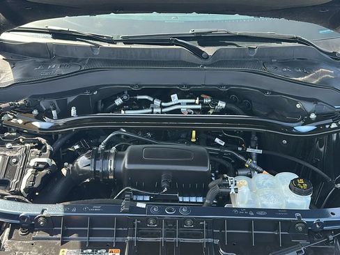 Used 2022 Ford Explorer Limited w/ Limited Technology Package RWD image 3