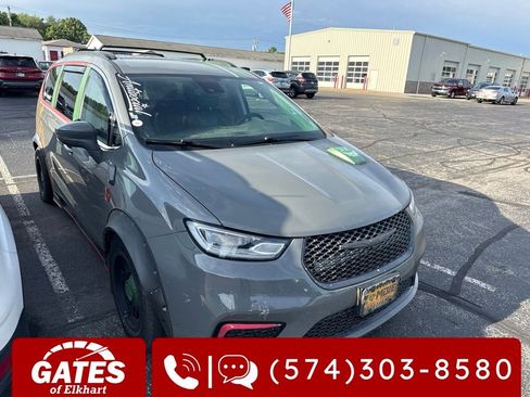 Used 2022 Chrysler Pacifica Touring-L FWD image 5