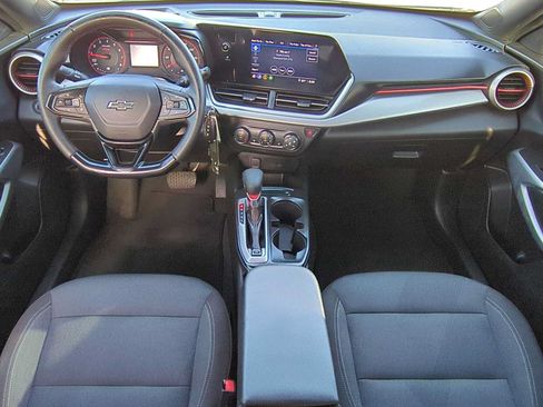 Used 2025 Chevrolet Trax RS w/ Driver Confidence Package FWD image 18