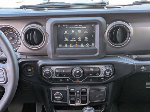 Used 2023 Jeep Gladiator Sport AWD/4WD image 19