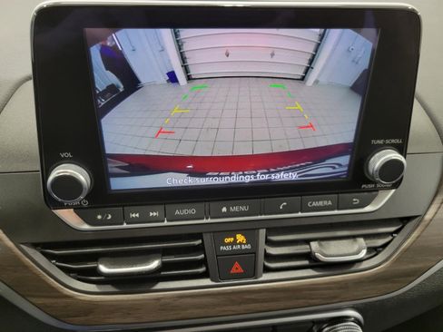 Used 2025 Nissan Altima 2.5 SV FWD image 14