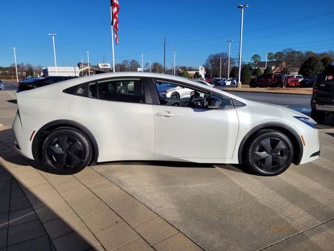 New 2026 Toyota Prius LE image 11