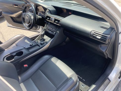 Used 2018 Lexus IS 300 RWD image 21