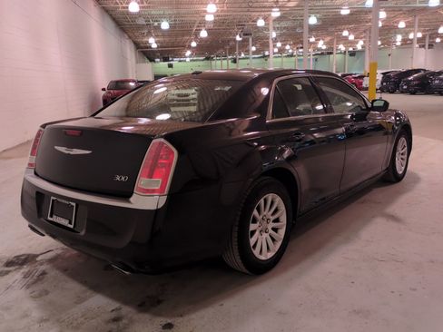 Used 2013 Chrysler 300 w/ Driver Convenience Group RWD image 4