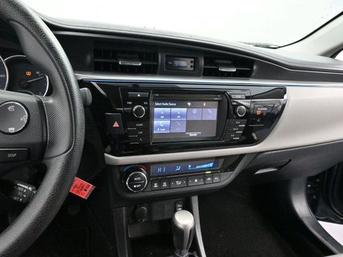 Used 2014 Toyota Corolla LE image 17