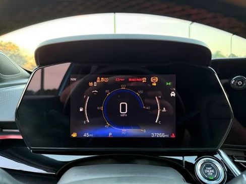 Used 2025 Chevrolet Trax RS w/ Sunroof Package FWD image 17