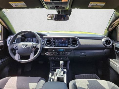 Used 2023 Toyota Tacoma TRD Off-Road w/ Technology Package AWD/4WD image 18