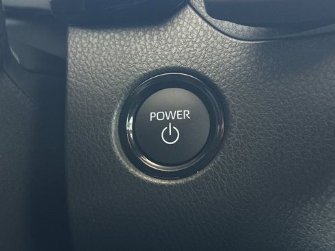 New 2026 Toyota Camry Hybrid FWD image 19