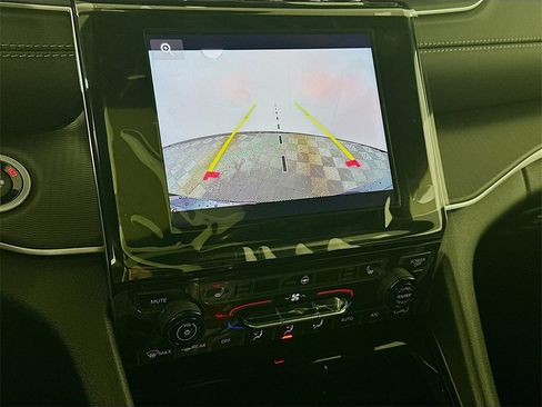 New 2025 Jeep Grand Cherokee Altitude image 14