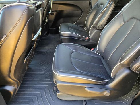 Used 2019 Chrysler Pacifica Limited w/ Advanced Safetytec Group image 11