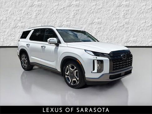 Used 2023 Hyundai Palisade Limited FWD image 1