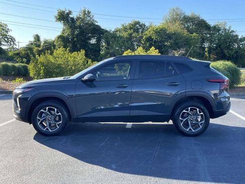 Used 2025 Chevrolet Trax LT w/ Driver Confidence Package FWD image 4