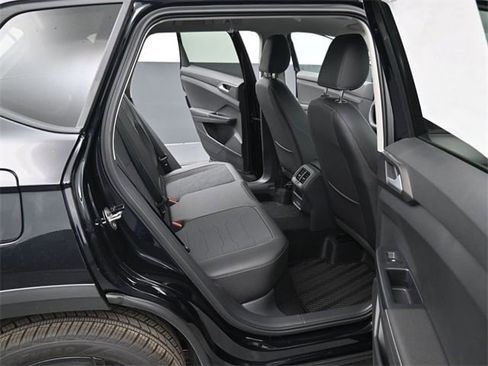 New 2026 Volkswagen Taos SE image 13